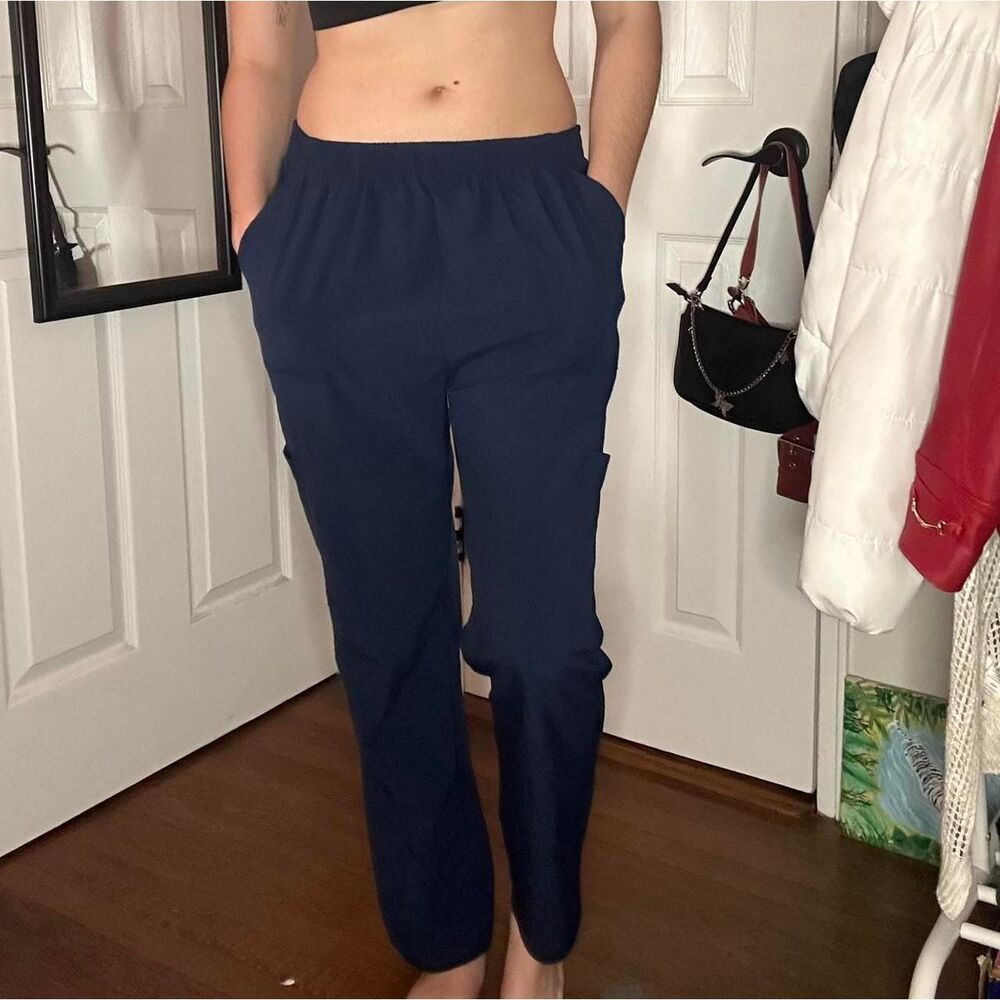 navy blue scrubs, so comfy, light and have pockets 💙